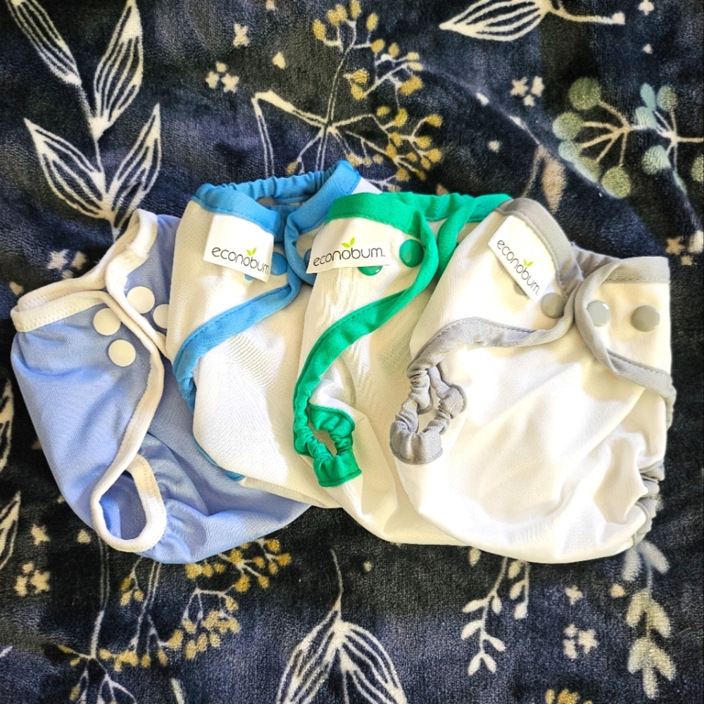 4 Newborn diaper covers